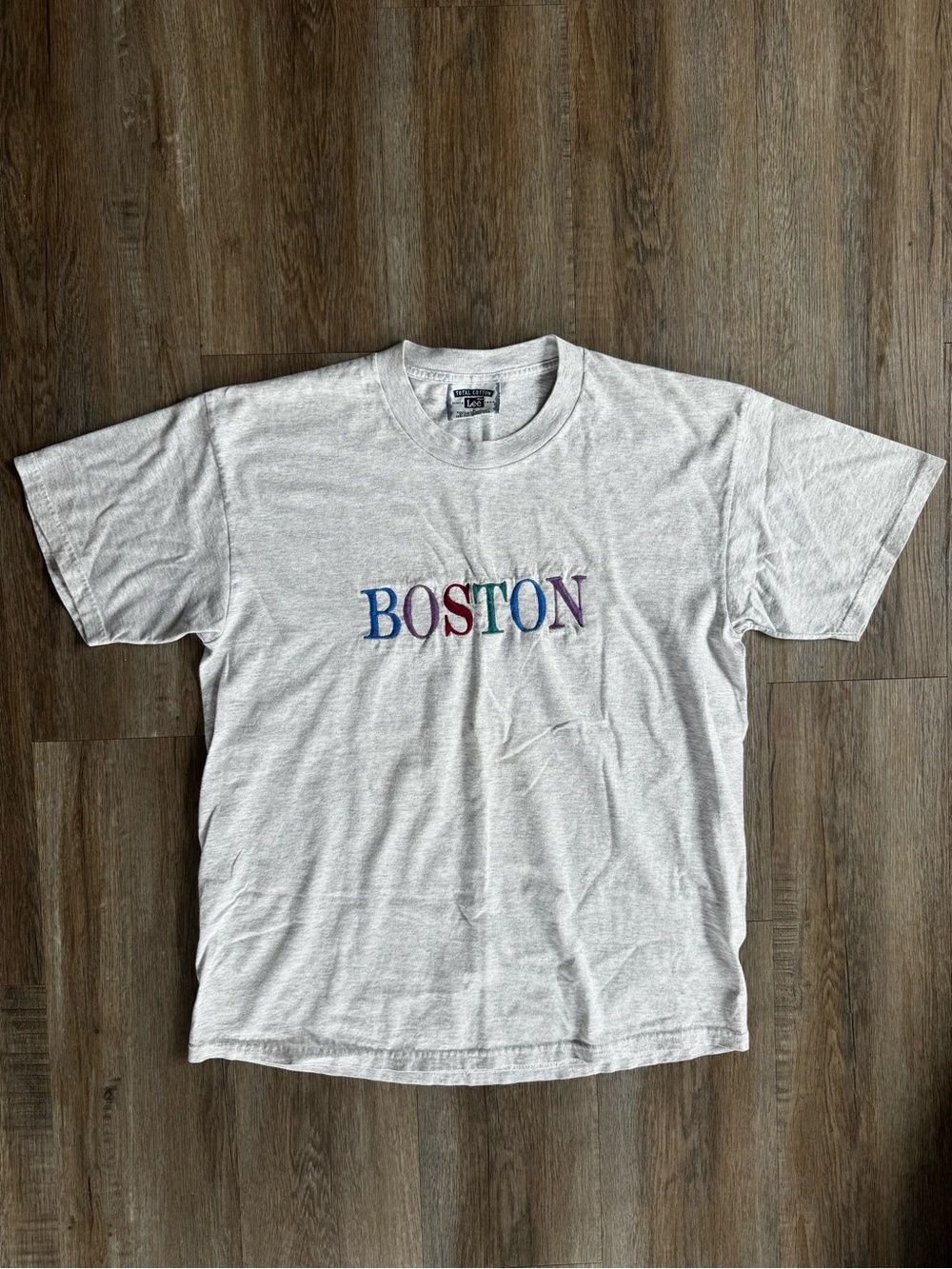 Vintage T-Shirt with Embroidered “BOSTON” multicolor text - size Large